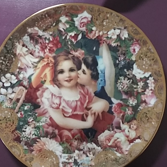 Dearest Kiss; romantic Victorian keepsakes collectible plate - Picture 1 of 2